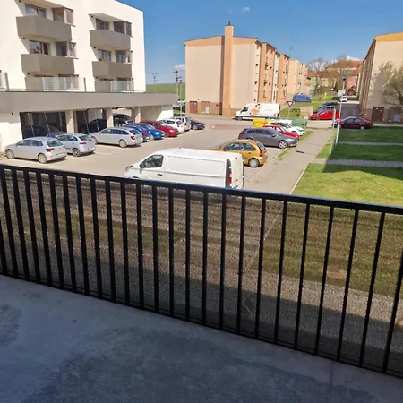 Daire Luxusni Glam U Brna - Vana, Terasa, Nebesa, Parkovani Zdarma Bučovice